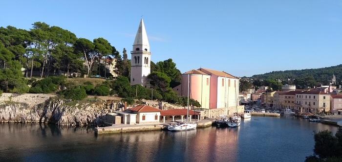 Kirche und Hafen von Veli Losinj